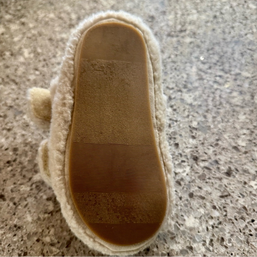 GAP Kids Sherpa Slippers - Size 10C/11C - βοΈ - Picture 8 of 12